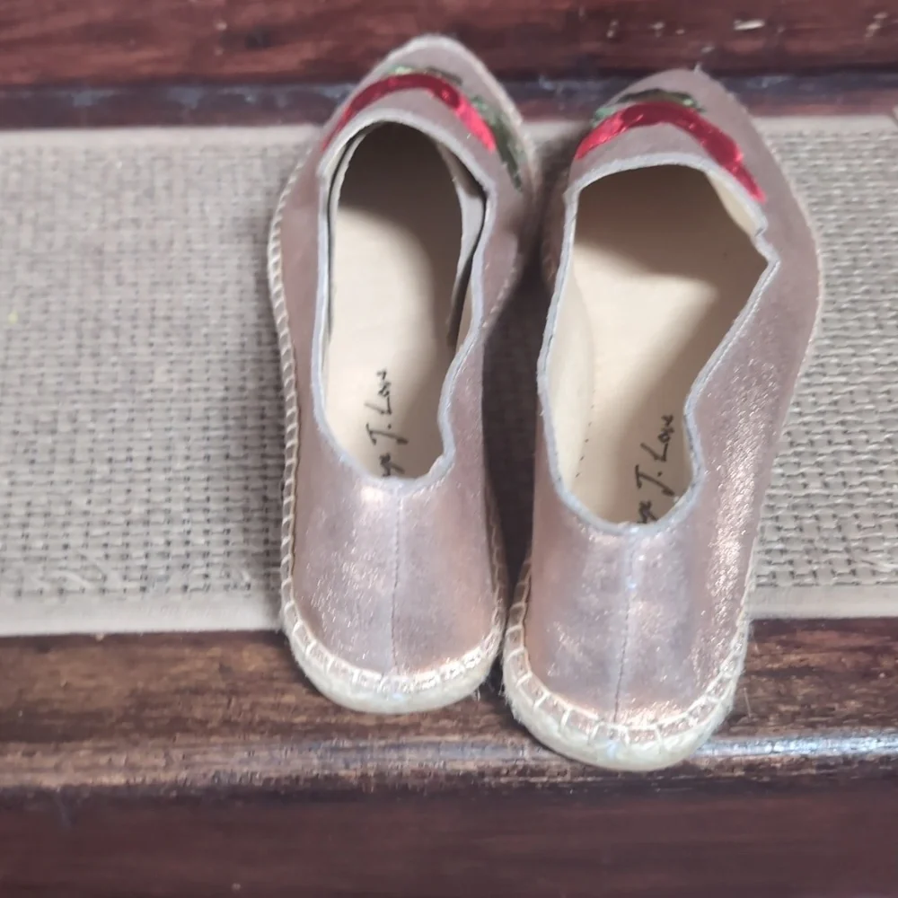 New Jorge J Love Size 6.5 Gold Embroidered Rose Loafers Smoking Slipper